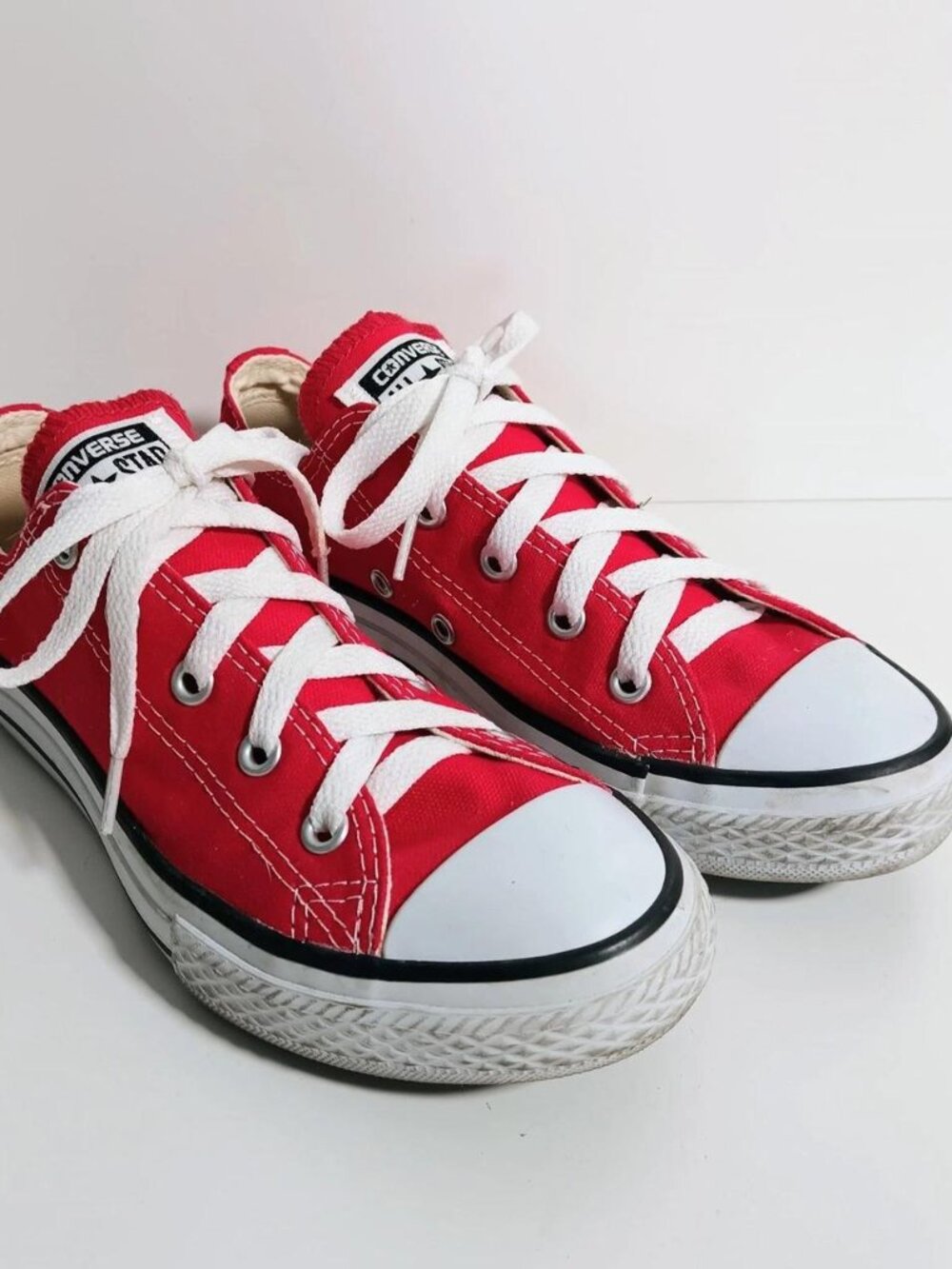 Converse Chuck Taylor All Star Low Top Sneaker Girls Boys Size 2 Red